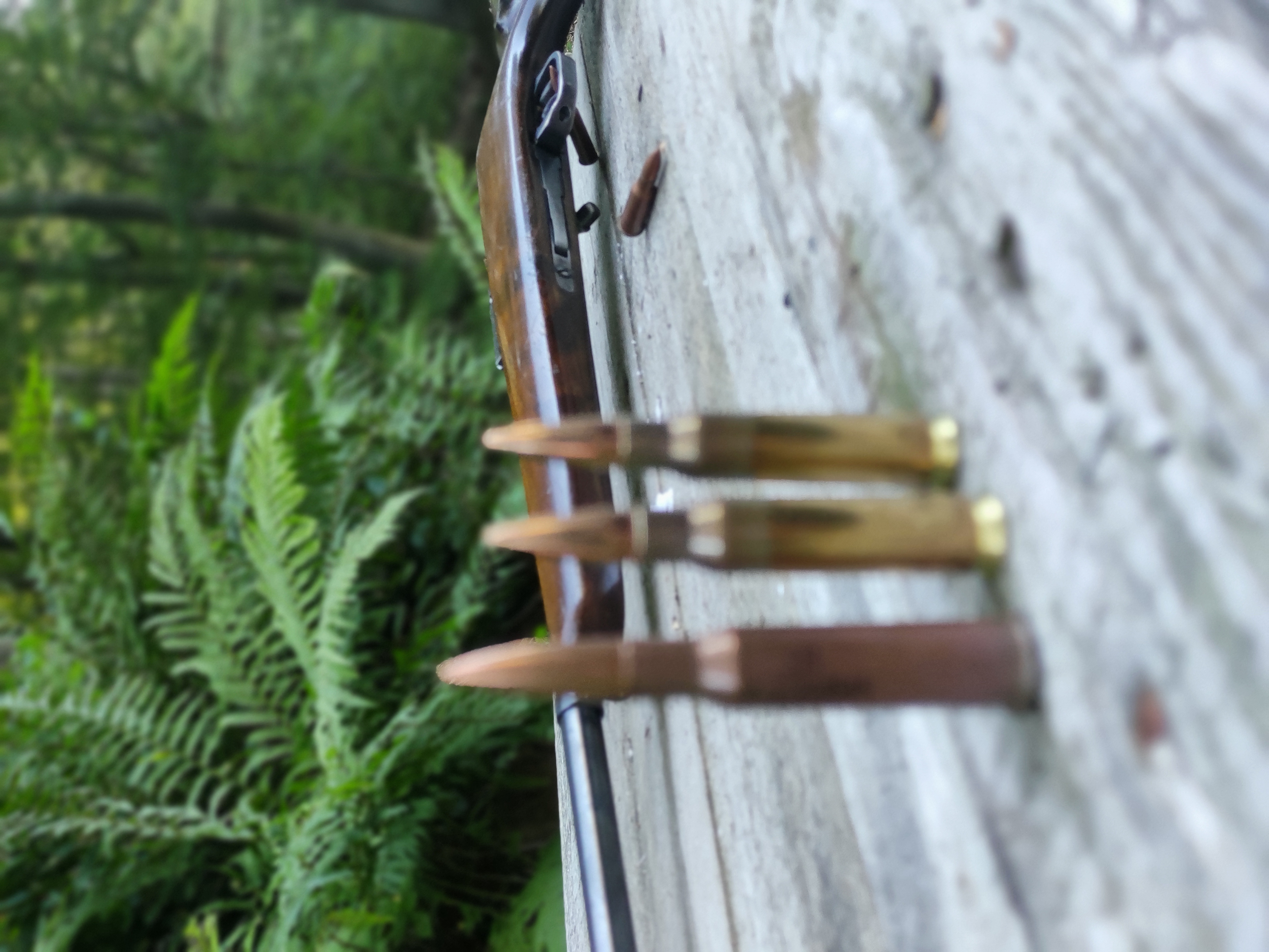 Instruktor podczas szkolenia strzeleckiego