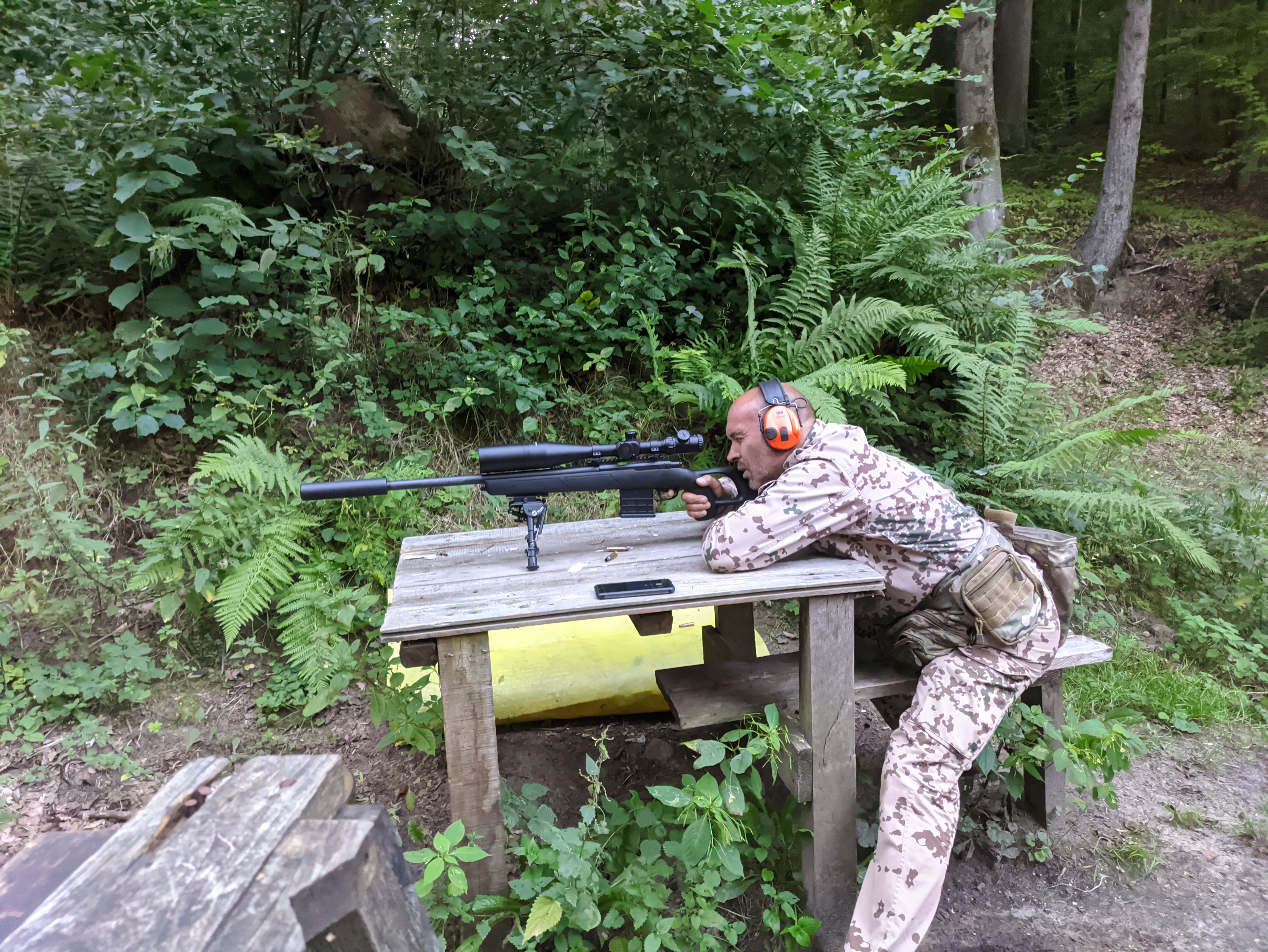 Uczestnik strzelania rekreacyjnego